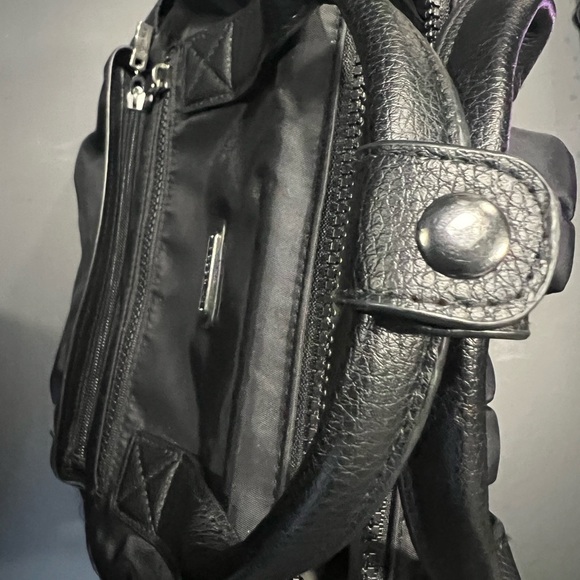 HP Baggallini Black Travel Backpack - Picture 5 of 8